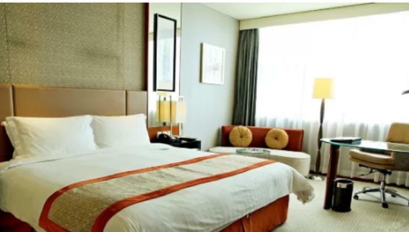 Howard Johnson Caida Plaza Hotel