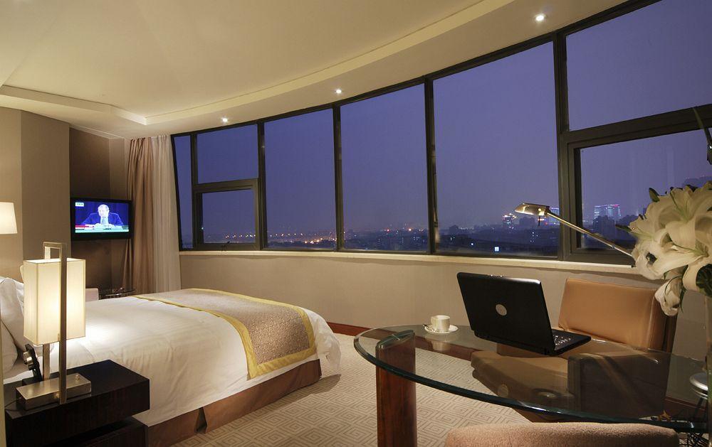Hotel Howard Johnson Caida Plaza 5*