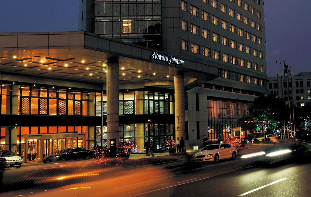 Howard Johnson Caida Plaza 5*